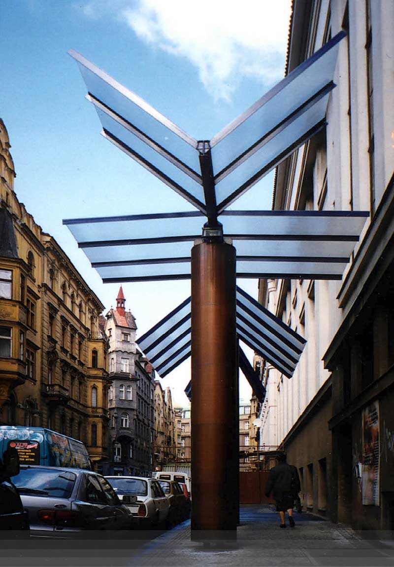 Praha: vstup do Mstsk galerie. Arch V.Miluni